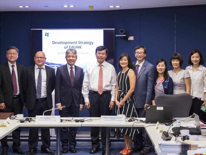  World Bank officials, Vietnam’s Vice Minister of Education and Training Mr Nguyen Van Phuc, and the senior management team of EdUHK meet in Hanoi.