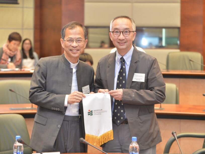 Professor Lui Tai-lok (Left) and Mr Jasper Tsang Yok-sing (Right) at the event.