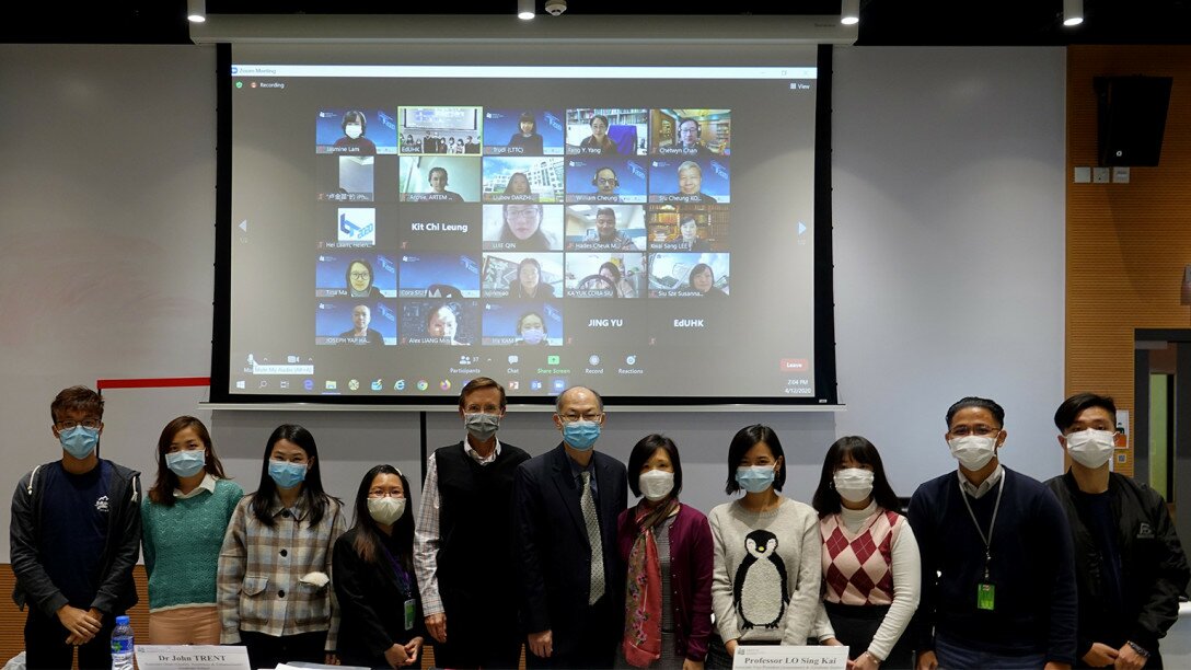 Mixed-mode group photo at the beginning of the conference