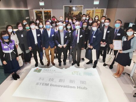 Principals from the primary schools of the Catholic Diocese of Hong Kong visit the Future Classrooms at EdUHK to examine trends in innovative teaching methods