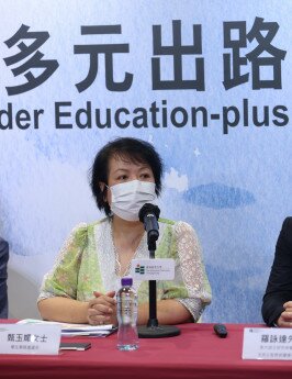 学生事务处处长甄玉媚女士