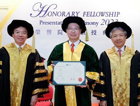 From left to right: Dr David Wong Yau-kar, Council Chairman; Mr Dieter Yih, Honorary Fellow; Professor Stephen Cheung Yan-leung , EdUHK President