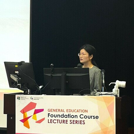 Ms Qian Junjun delivers a lecture on “China International Relationship & Diplomacy” 