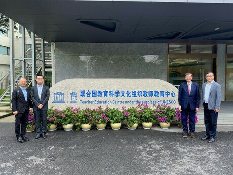 EdUHK President Professor John Lee Chi-Kin (right) and SHNU President Yuan Wen (left)