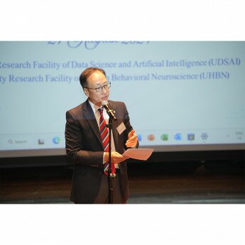 Vice President (Research and Development) Professor Chetwyn Chan Che-hin speaking at the ceremony