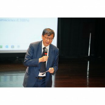 President Professor John Lee Chi-Kin delivering a speech at the ceremony