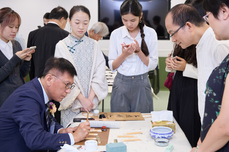 A calligrapher demonstrates calligraphy skills on the spot